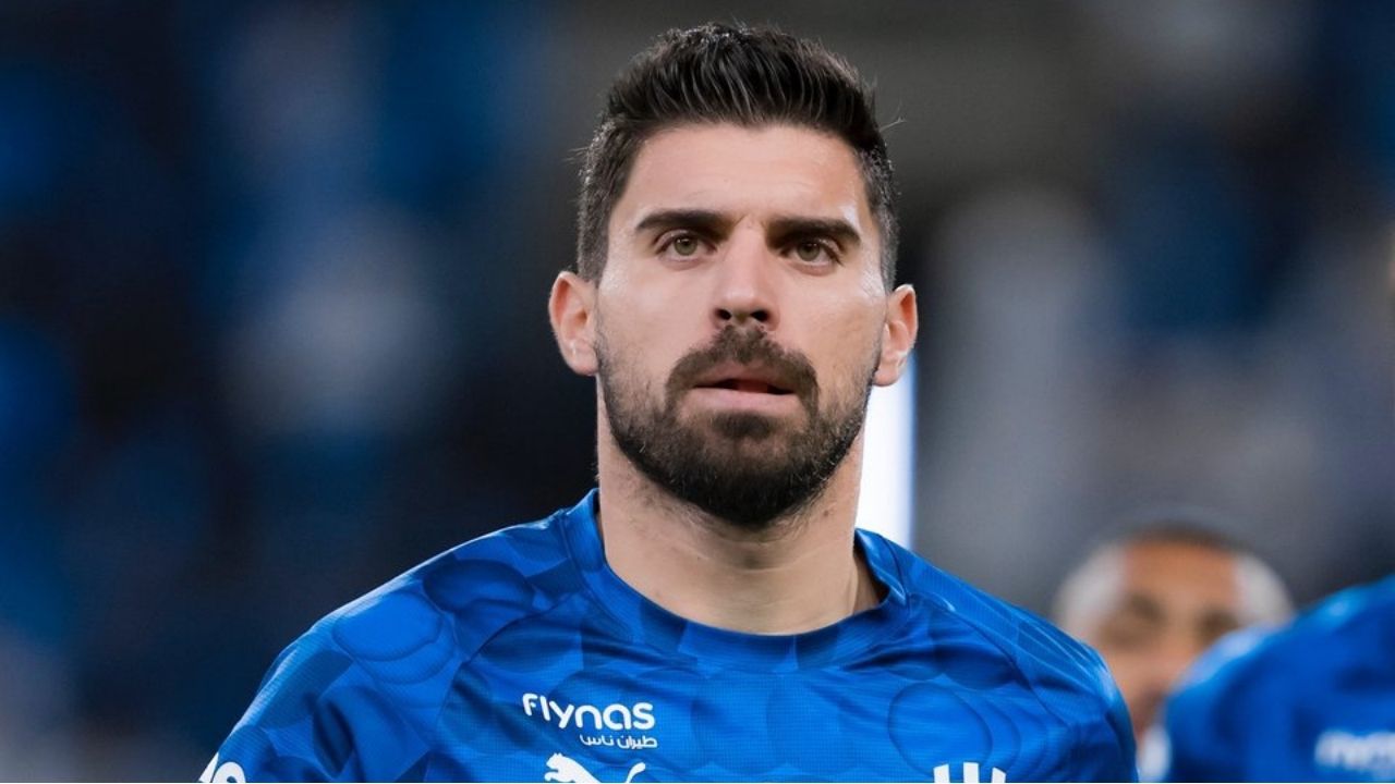 عرض رسمي من نادٍ إنجليزي لضم نيفيز