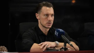 “للأسف أخطأت”.. يايسله يفاجئ إدارة الأهلي بقرار جديد