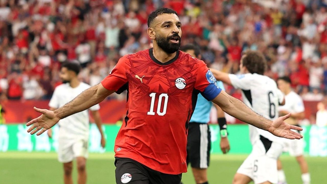 بعد عرض الهلال.. محمد صلاح يحسم وجهته